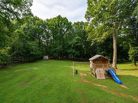 3rd image of 1569 Gladden Cir