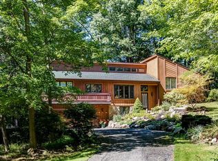 2684 Graylock Dr, Willoughby Hills, OH 44094