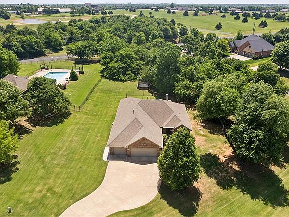 3rd image of 8308 Venezia Ln