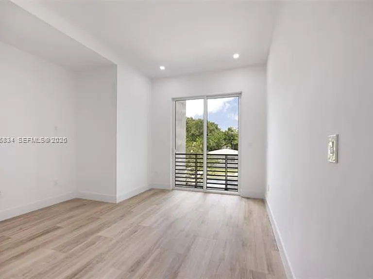 3164 Plaza St — Photo 17