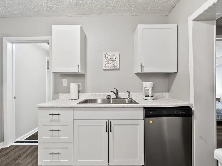 4731 W Castlewood Dr — Photo 2