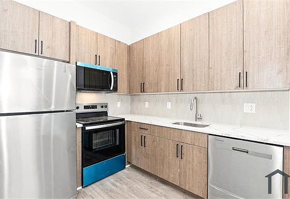 5th image of 2013 N Croskey St #2
