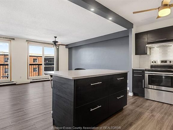 4th image of 3936 Wyandotte St E #512