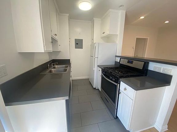 4th image of 3726 S Canfield Ave #5