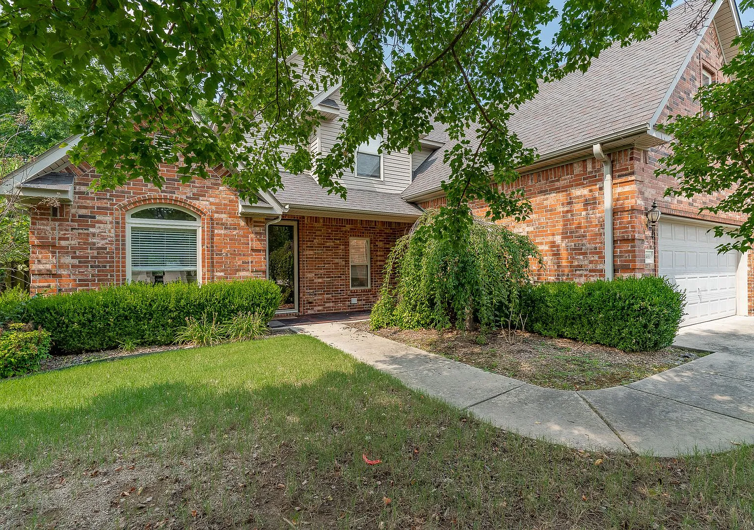 Beautiful 4bd/2.5bth home located in the Clabber Creek Subdivision!! — Photo 2