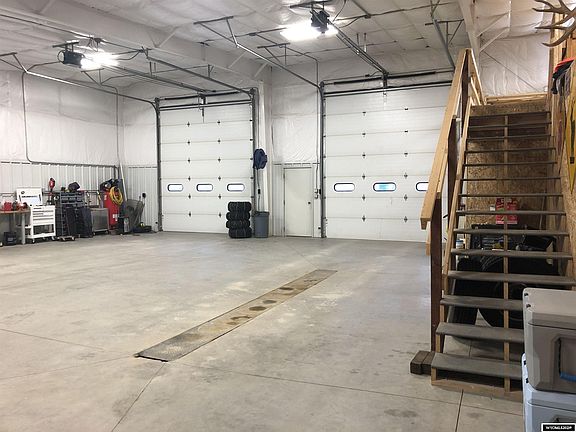 4th image of 36 Blackfoot Ave