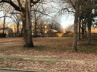 305 N Main St, Bentonville, AR 72712