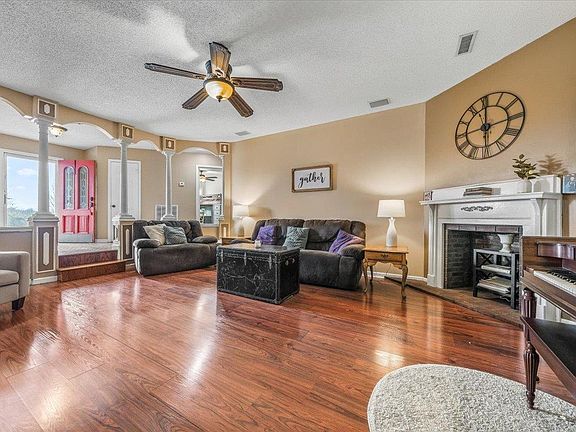 5th image of 458 McLillie Ln