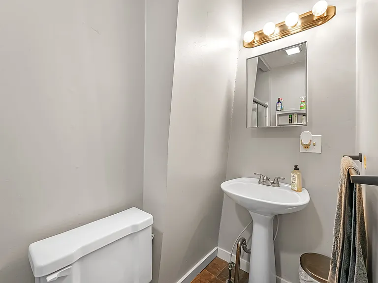 1009 Kenilworth Ave #3 — Photo 18