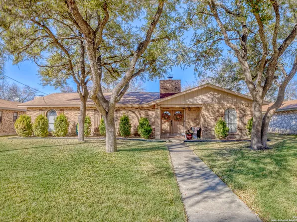 116 BARRY ST, Uvalde, TX 78801