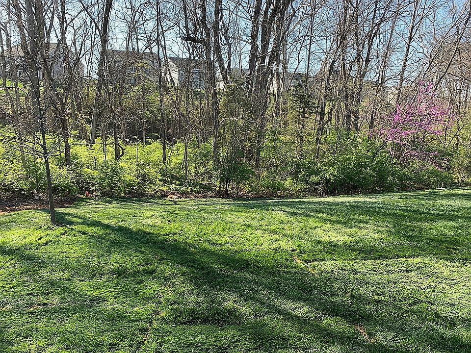 2nd image of 116 Hidden Bluffs Dr