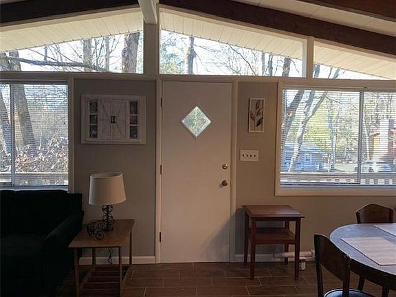 4th image of 10 Donenfeld Dr
