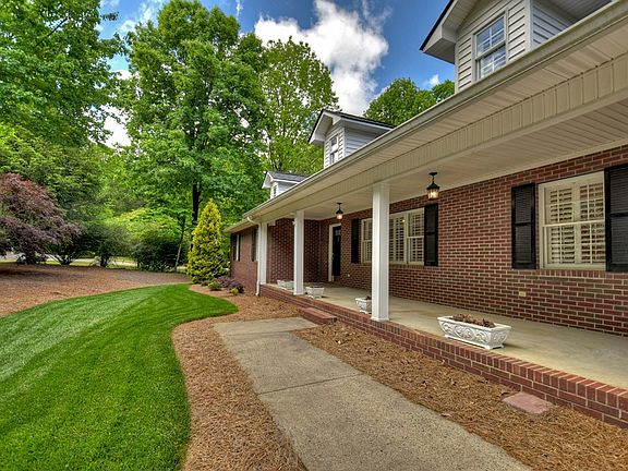 3rd image of 135 Westwoods Dr