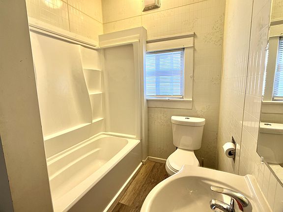 3rd image of 717 Minnesota Ave #1