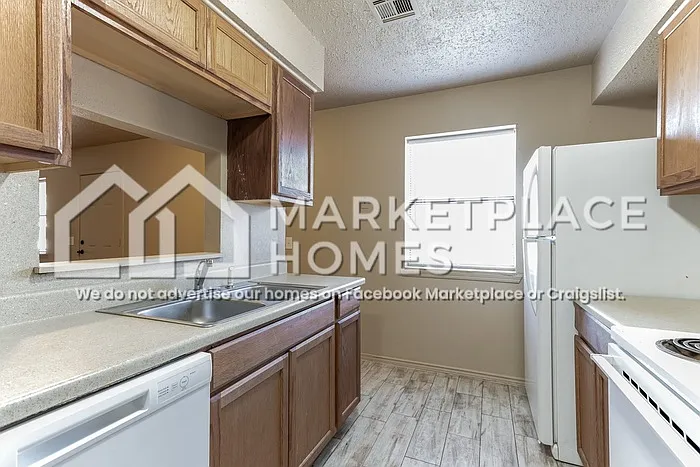 404 E Texas Dr — Photo 12