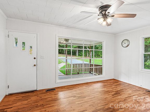 4th image of 435 Parker Cir