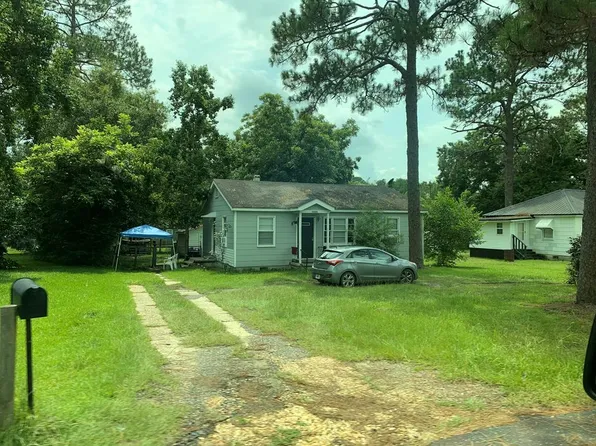 1404 Hutchinson Dr, Moultrie, GA 31768