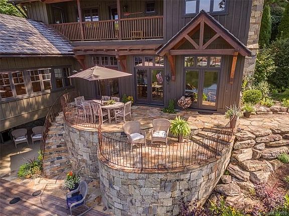 4th image of 1196 E Lakeshore Dr