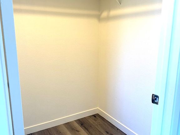 5th image of 1622 Eucalyptus Dr #1632-09
