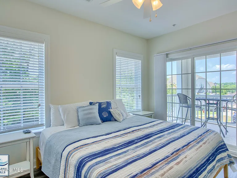 300 Gateway Dr #320 — Photo 17