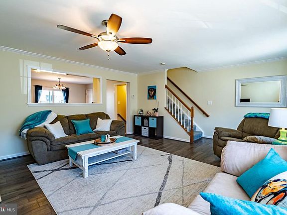 5th image of 519 Highland Towne Ln