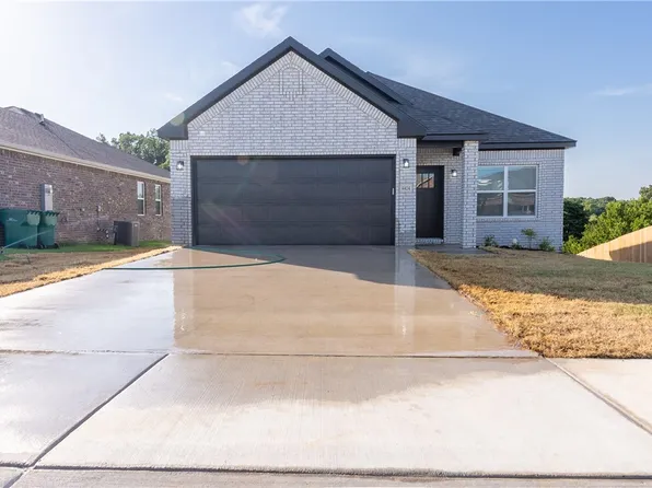 4424 Gibson St, Springdale, AR 72762