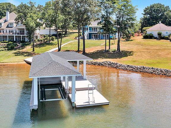5th image of 72 Saddleridge Dr