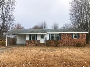 1713 Ellare Ln, Dexter, MO 63841