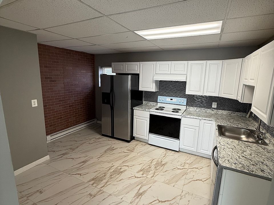 1st image of 109 W Grand St APT 1