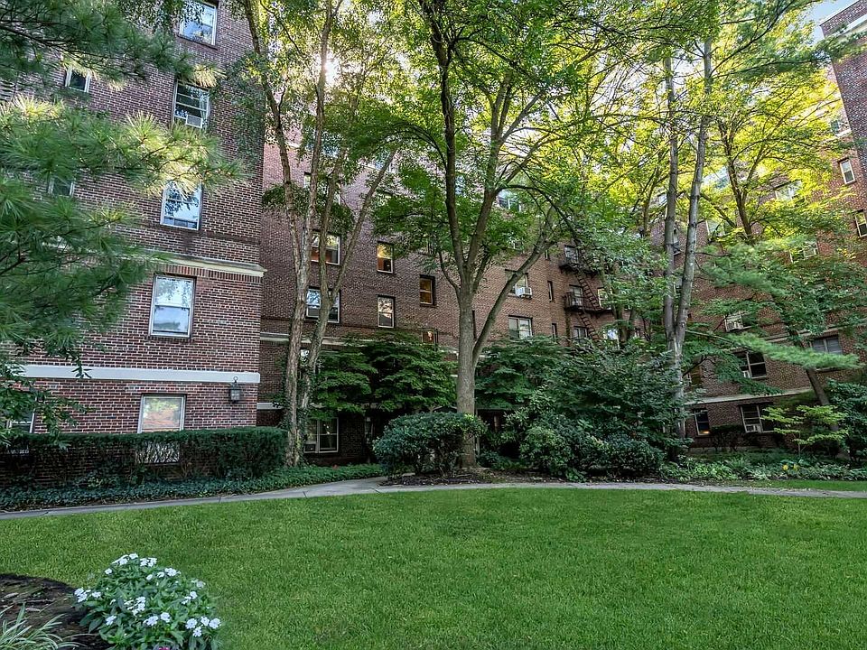 1st image of 100 E Palisade Ave APT B31