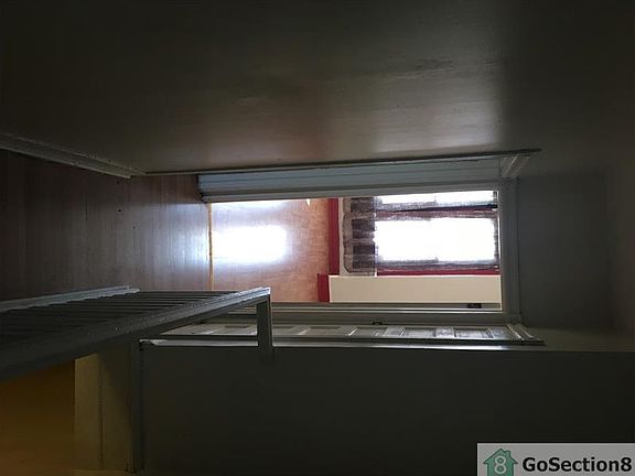 4th image of 929 E Schiller St
