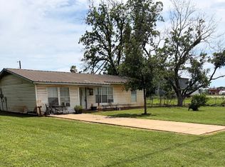 114 W Harris St, Dilley, TX 78017
