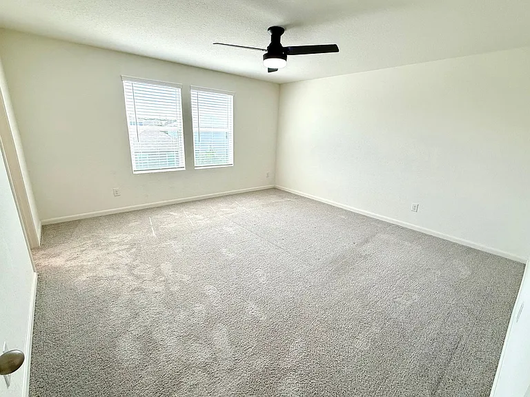 12823 Cygnus — Photo 17