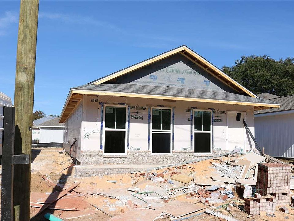 1st image of 702 W Detroit Blvd