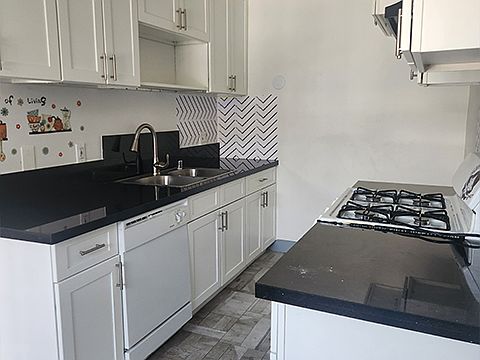 1st image of 7525 Haskell Ave #211
