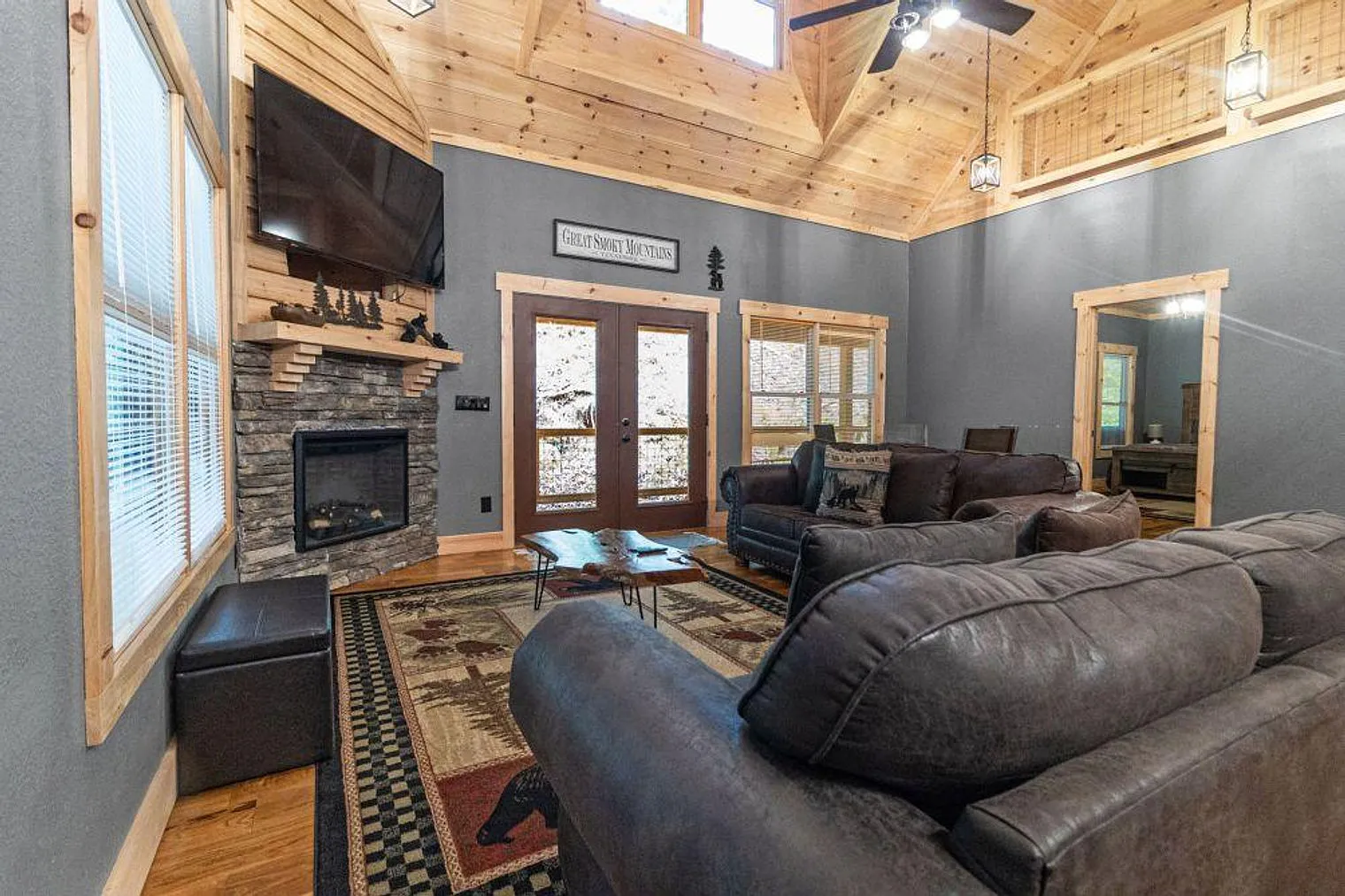 6 bed, 6.0 bath, 3799 sqft, $13,266 — Photo 4
