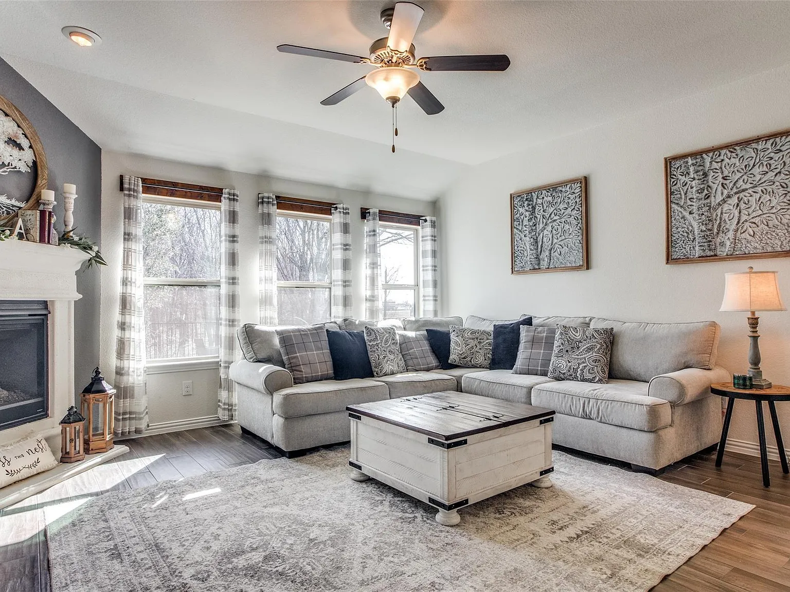 4 bed, 1999 sqft, $2,195 — Photo 4