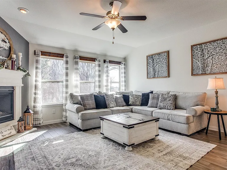 1203 Timberfalls Dr — Photo 4