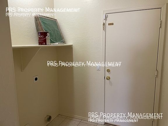 5th image of 253 E Canary Ct