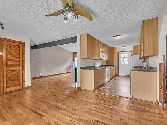 4th image of 777 Helton Dr