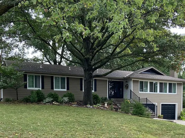 205 Saponi Ln, Lake Winnebago, MO 64034