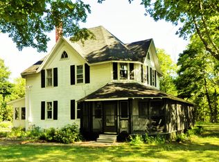 202 W 3rd St, Northport, MI 49670