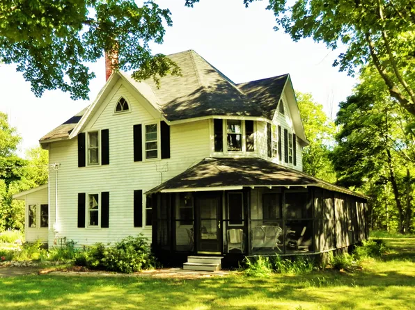 202 W 3rd St, Northport, MI 49670