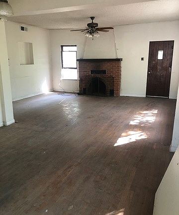 3rd image of 731 Sutton Dr