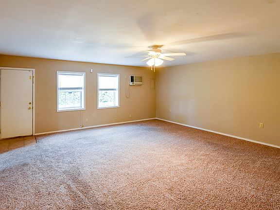3rd image of 1002 Pine St