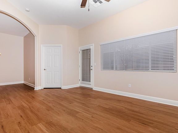3rd image of 902 Jasmine Parke Dr #2