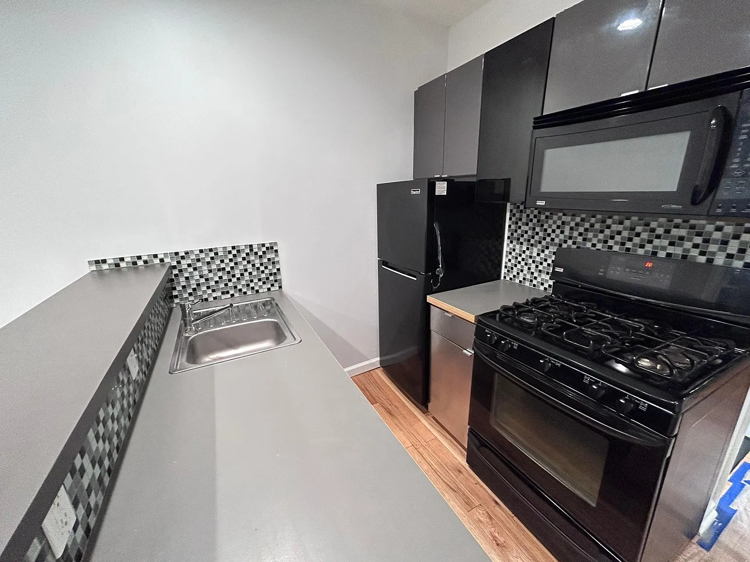 2 bed, 900 sqft, $2,250 — Photo 2