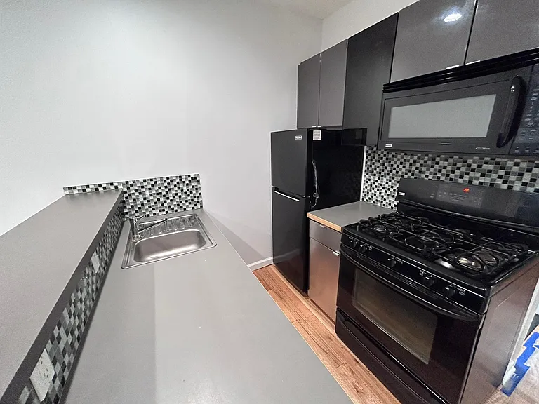 2216 Summer St #1 — Photo 2