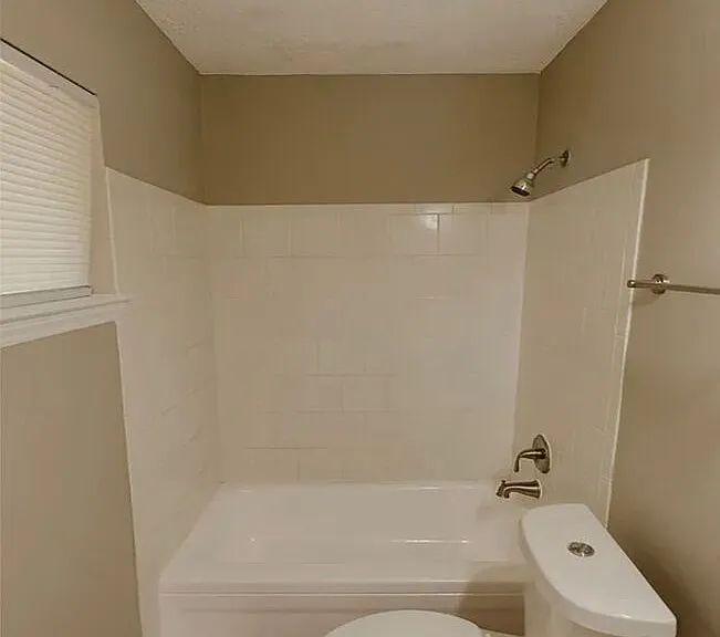 6107 Gladstone Dr — Photo 15
