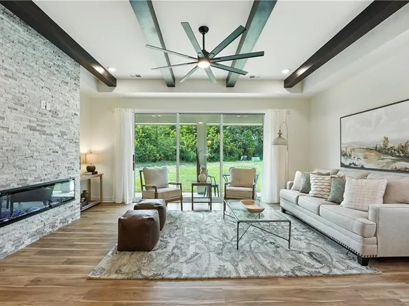 19207 W 205th Ter, Spring Hill, KS 66083